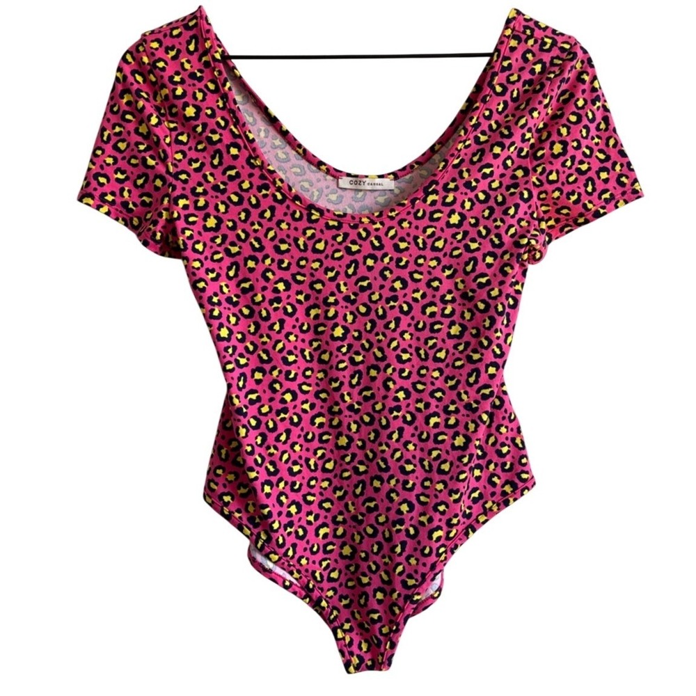 Cozy Casual Neon Pink Leopard Scoop Neck Bodysuit Top S Like New